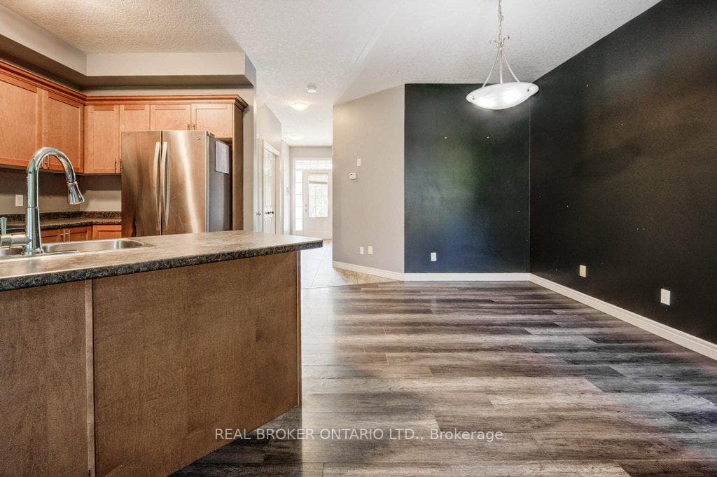 112 Oakcliffe Street photo 14