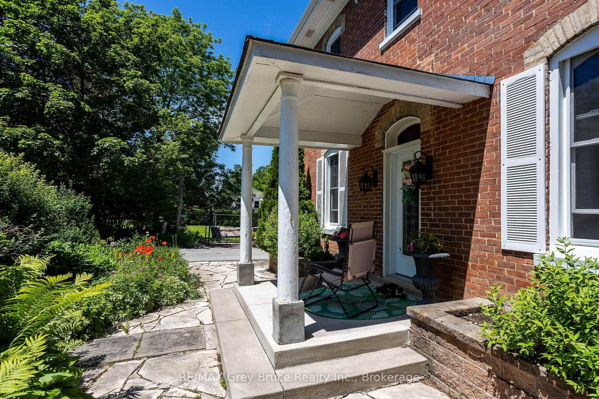 580 23rd Street photo 3
