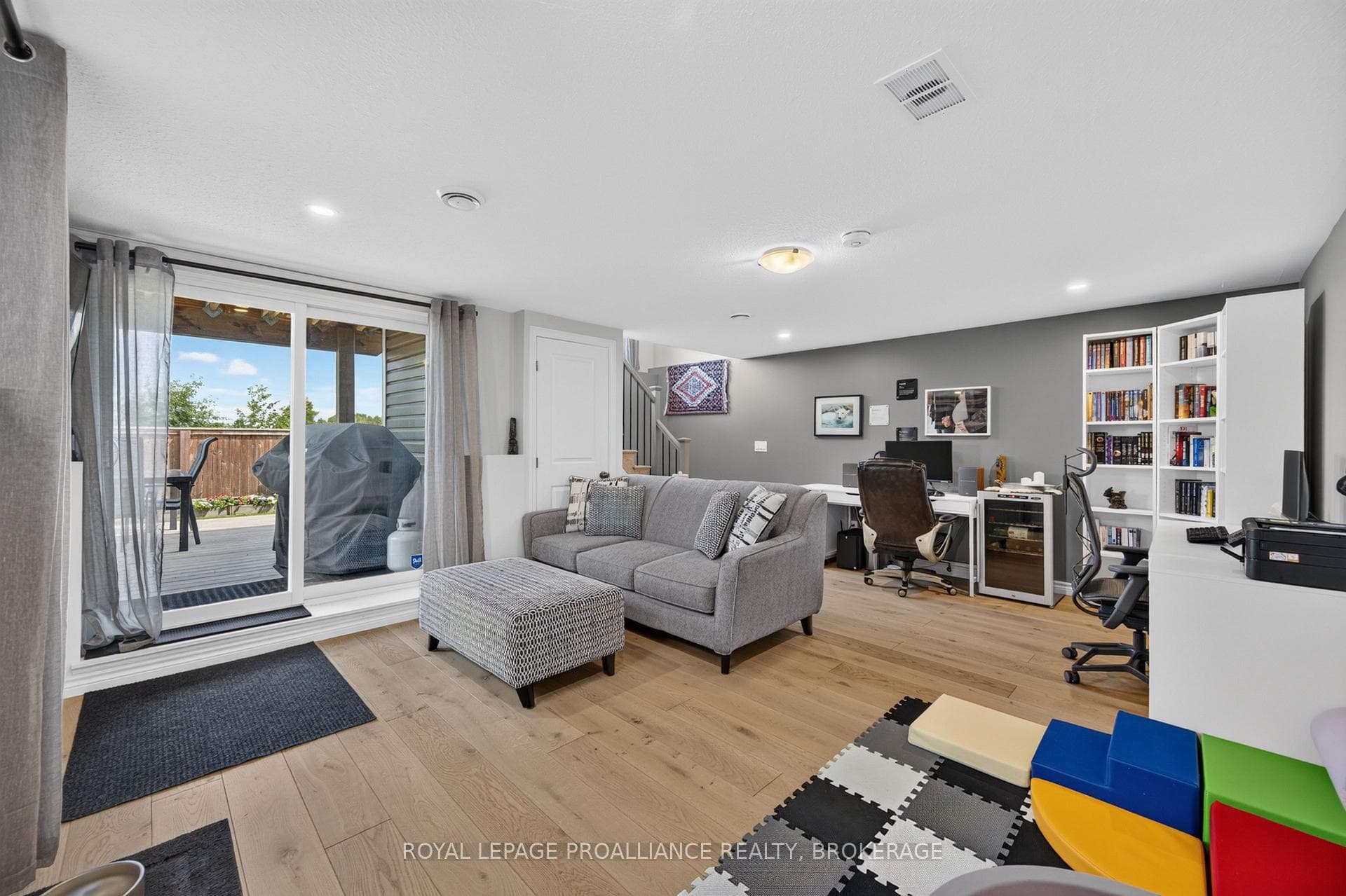 378 Buckthorn Drive photo 33