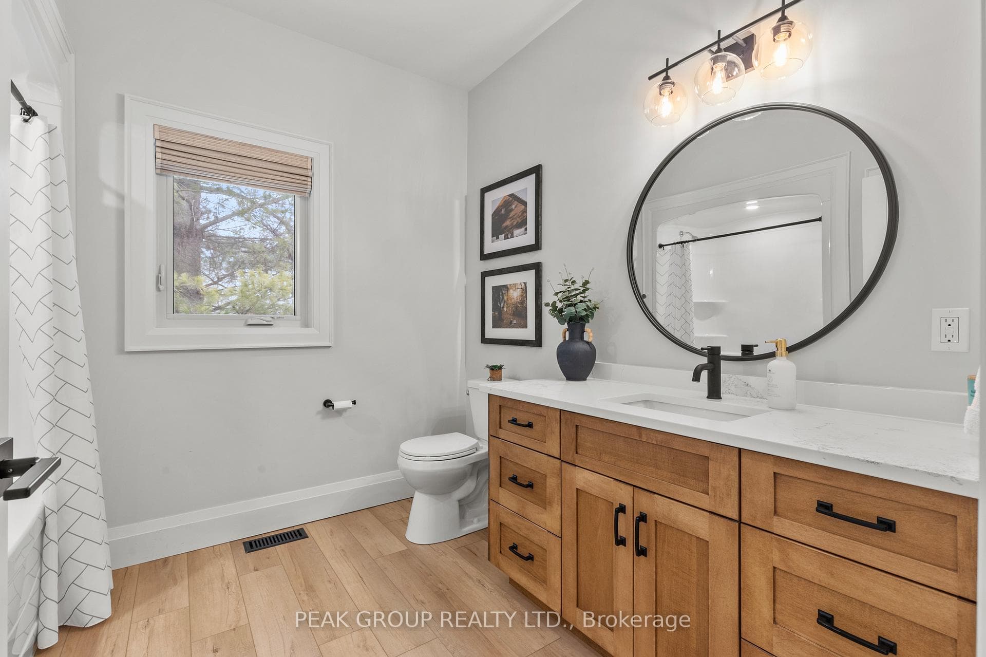 Main floor 4 pc bathroom