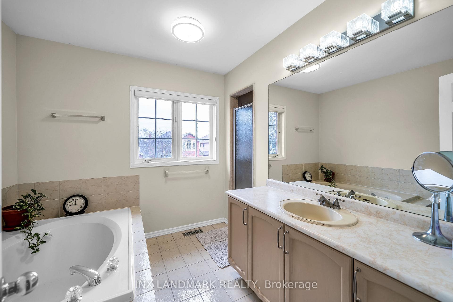 16 Bancroft Crescent photo 25