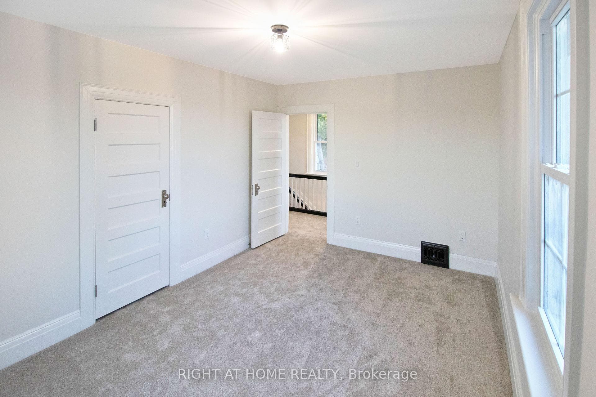 13 Wyandotte Street photo 35