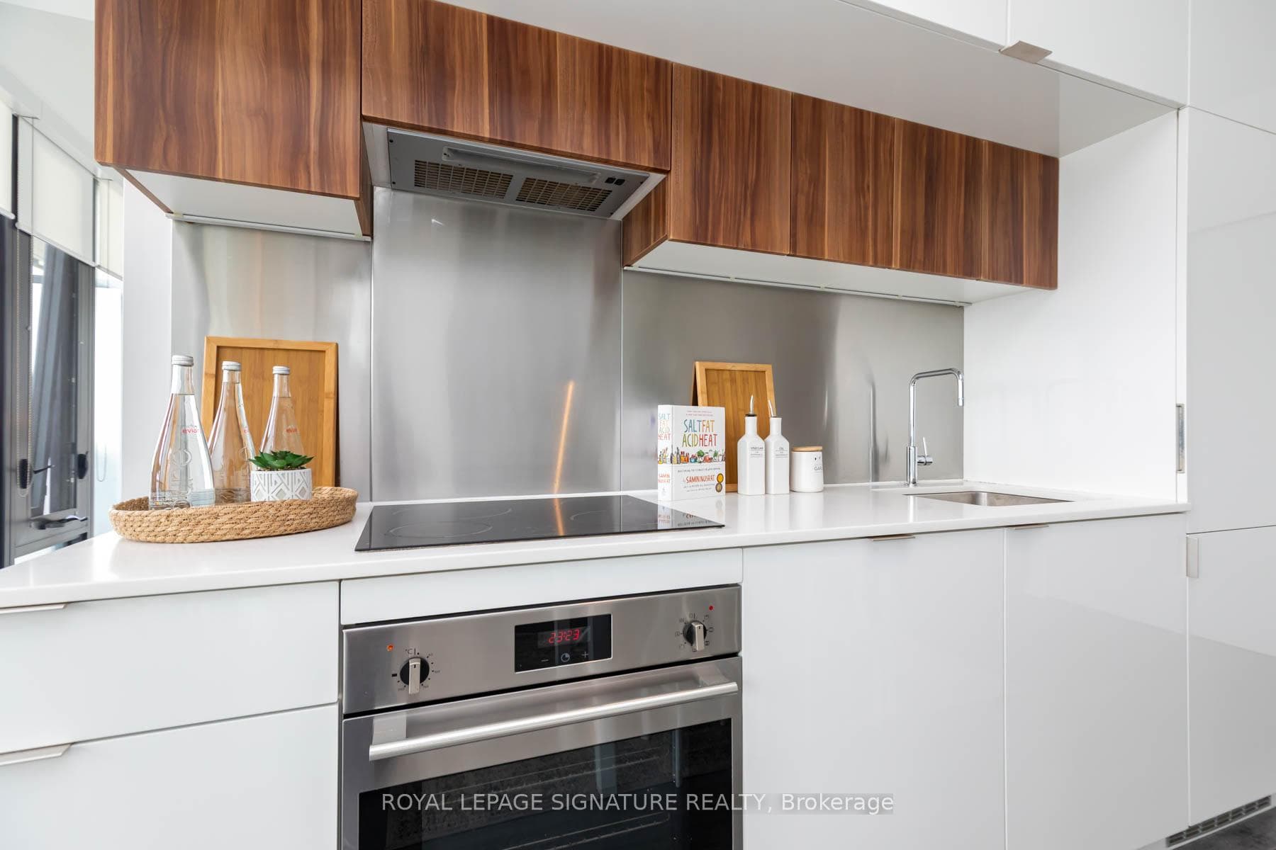 185 Roehampton Avenue Unit 2805 photo 8