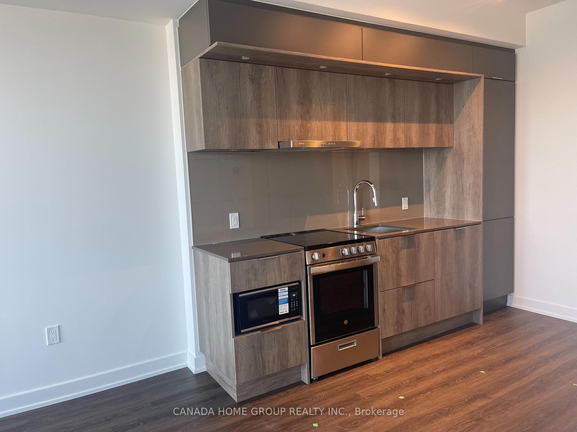 448 Burnhamthorpe Road Unit 6306 photo 4