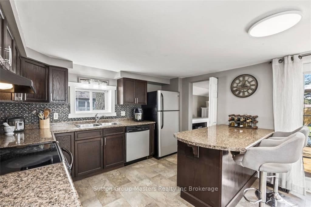 259 CHARLES Street photo 17