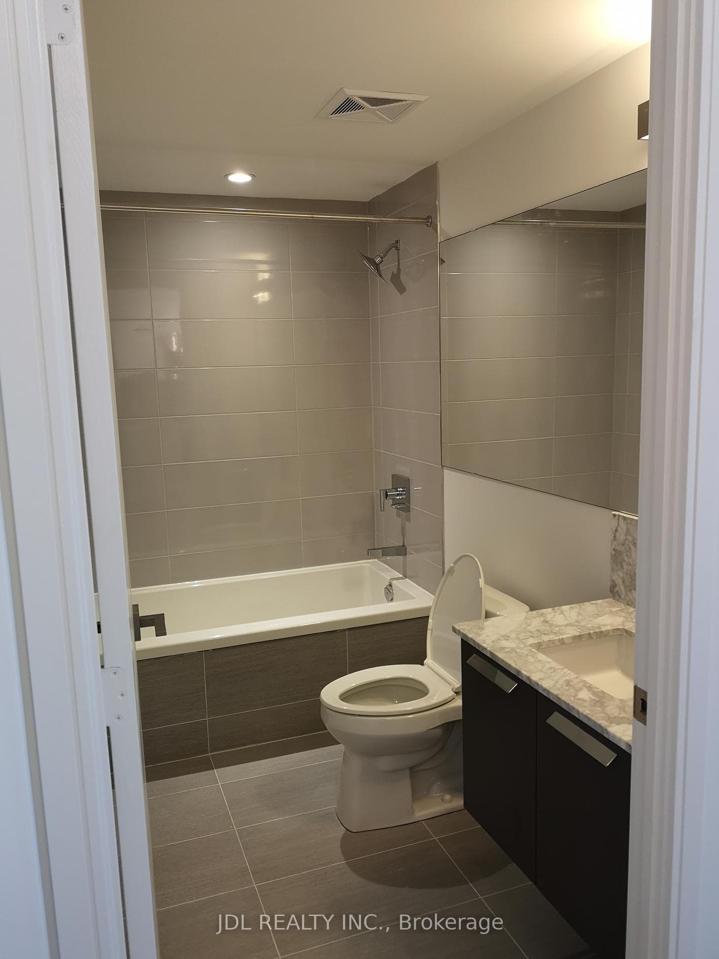 28 Wellesley Street Unit 2805 photo 4