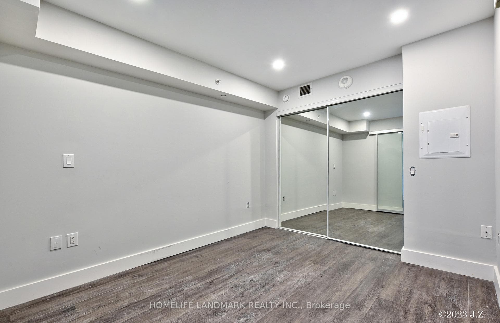 955 Bay Street Unit 619 photo 15