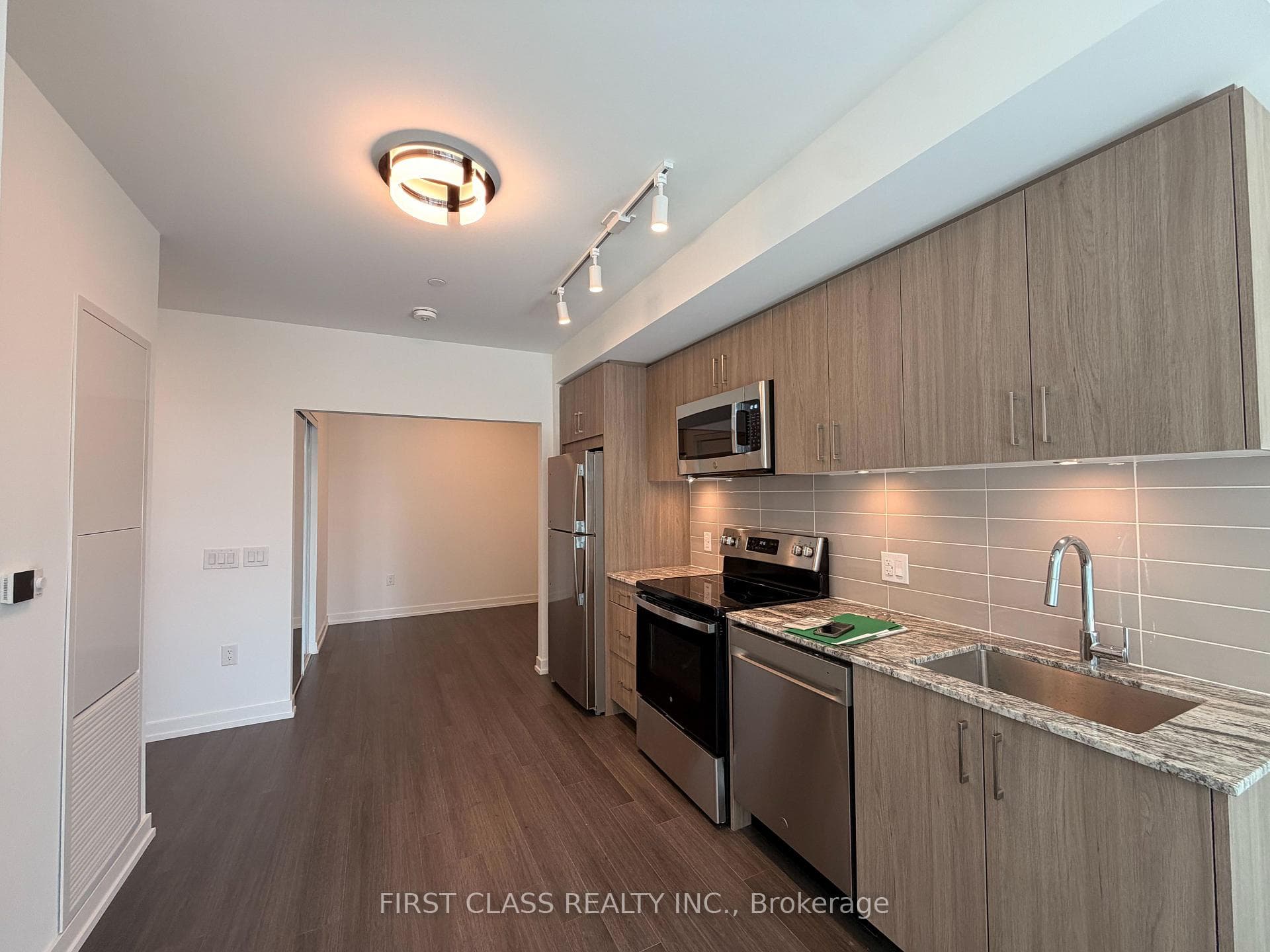 4010 Eglinton Avenue Unit 825 photo 7