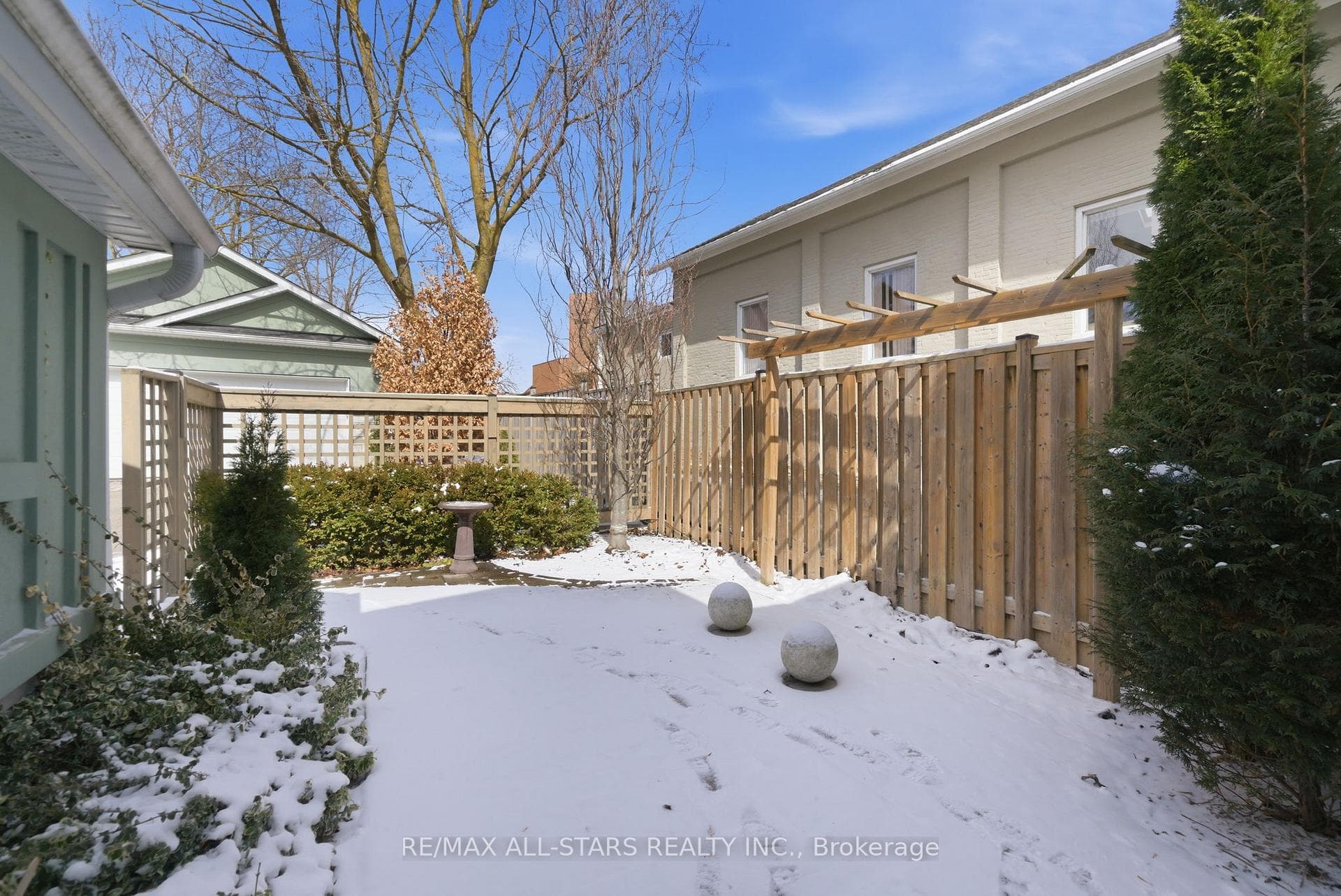 407 Queen Street photo 42