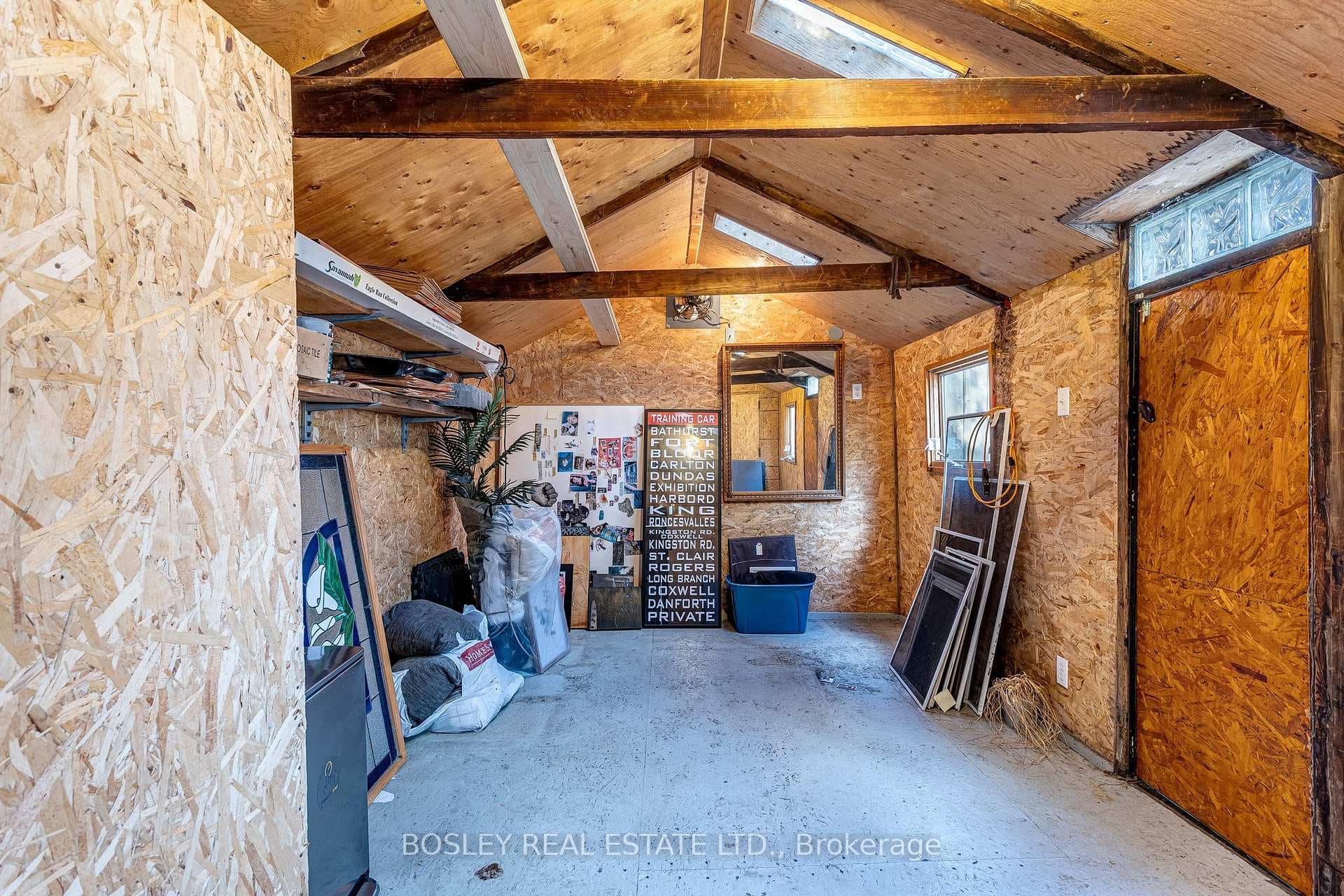 2027 Dundas Street photo 38