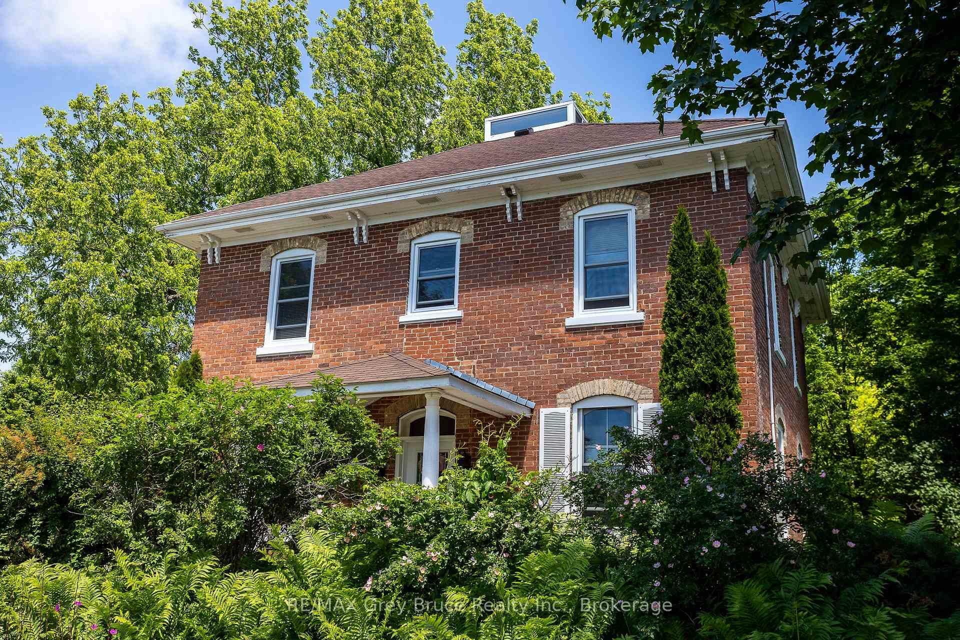 580 23rd Street photo 1