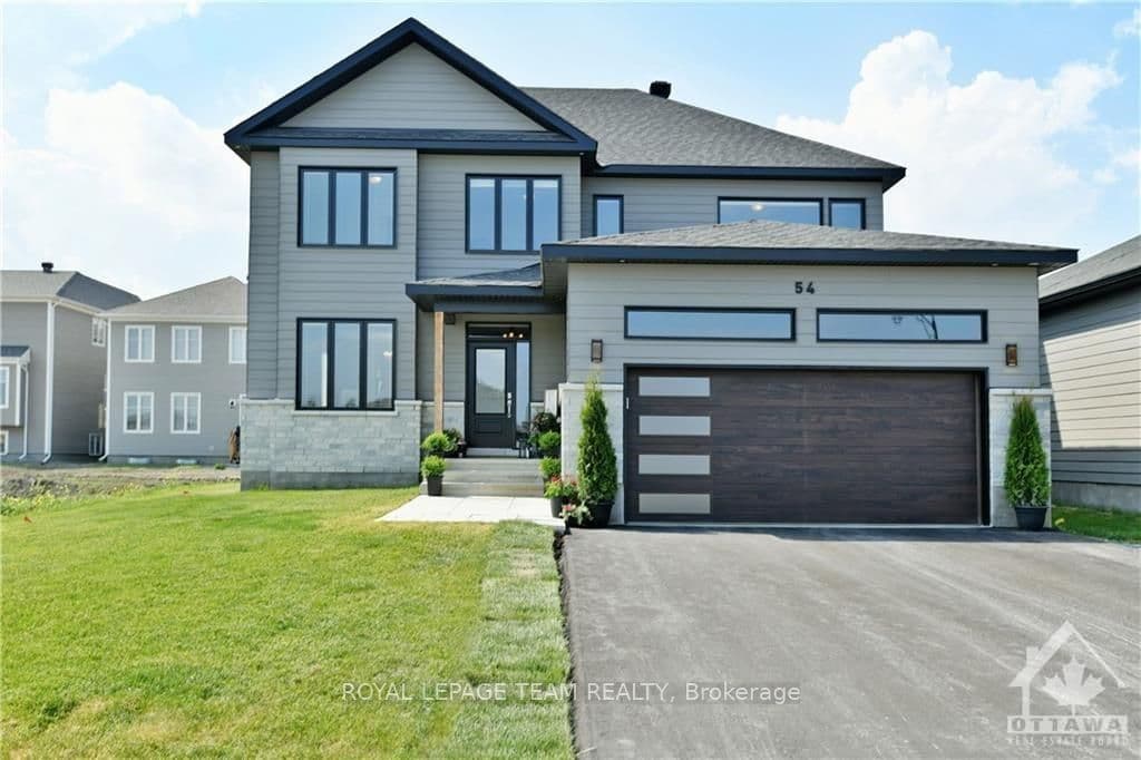 54 REYNARD Crescent photo 1