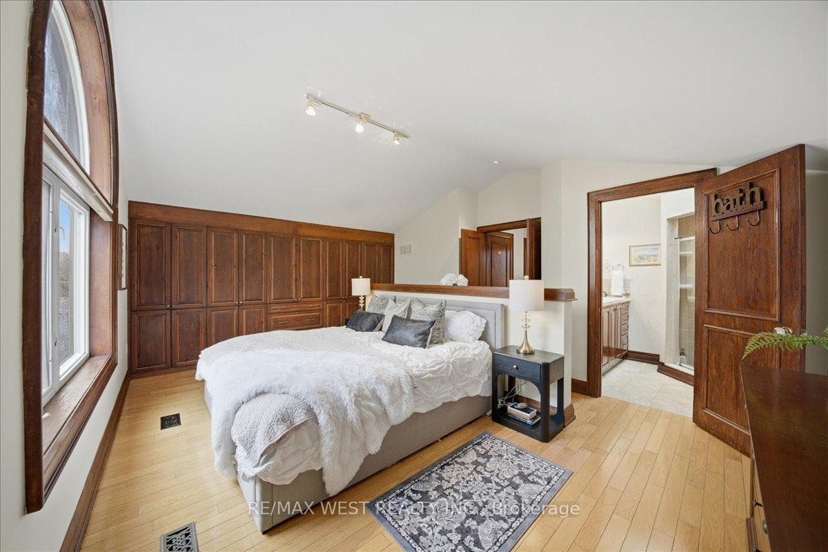 69 Mayfield Avenue photo 30