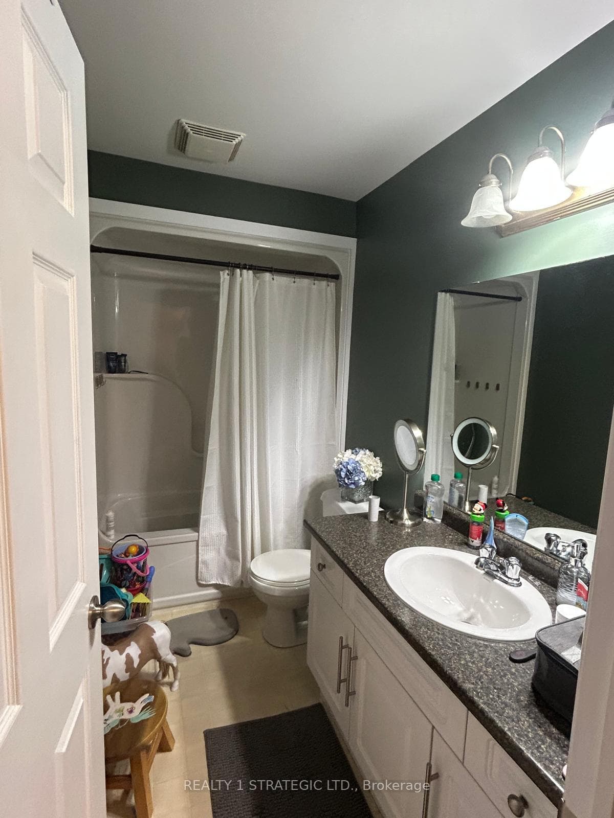 1600 Mickleborough Drive Unit 27 photo 3