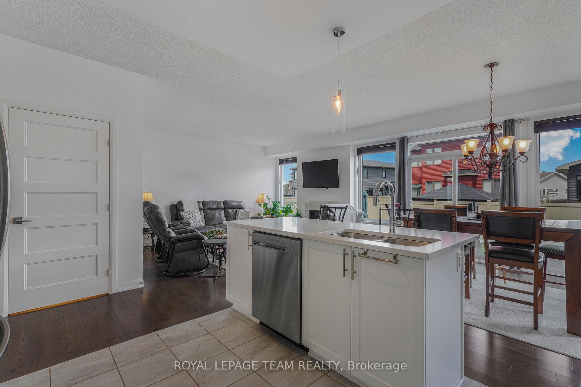 376 Sterling Avenue photo 8