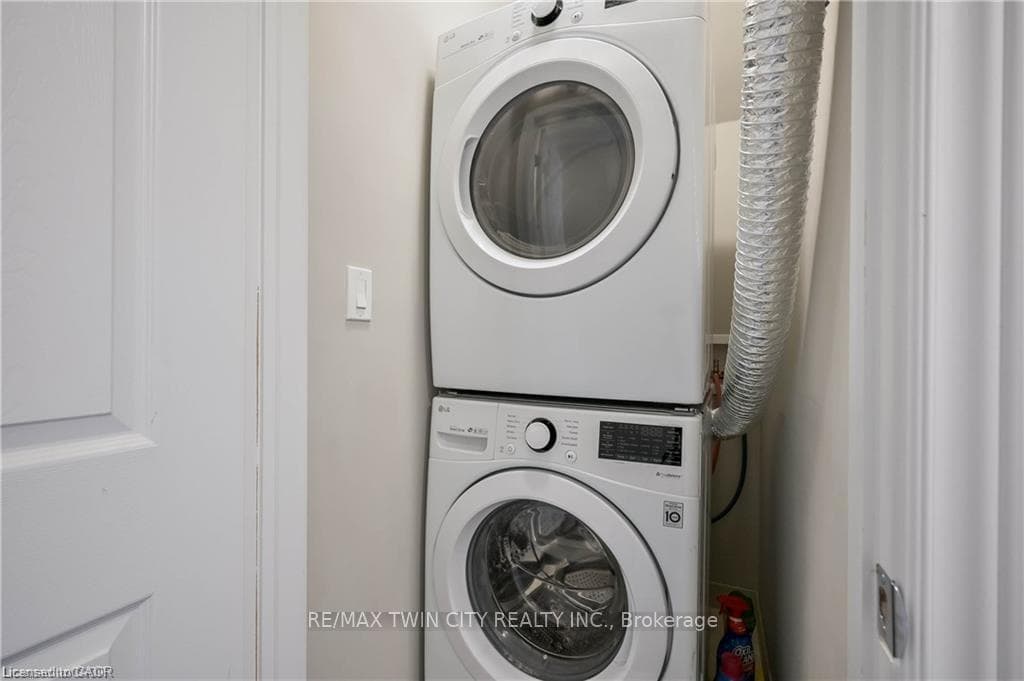 107 Westra Drive Unit 27 photo 35