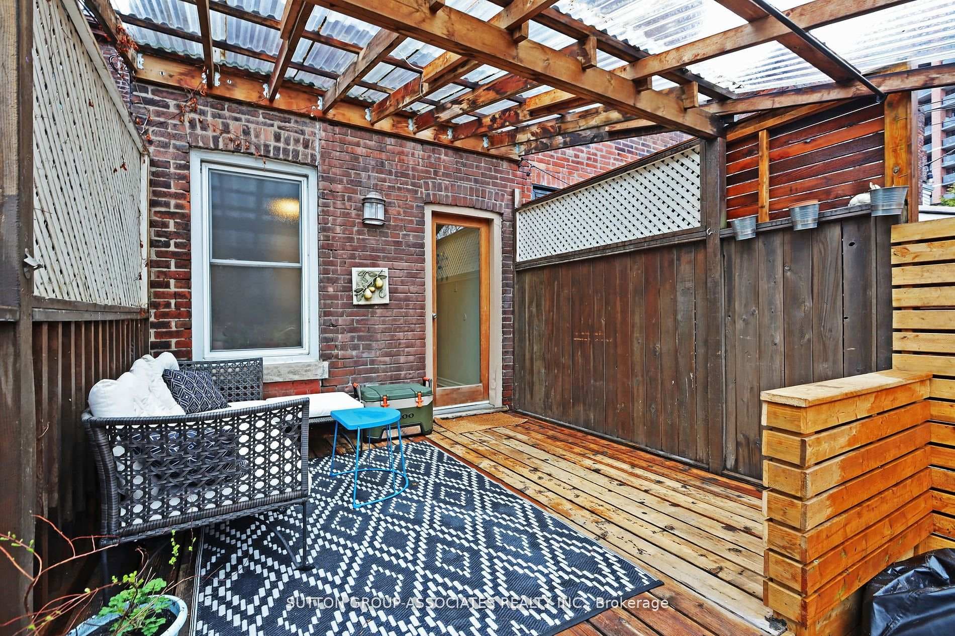 27 Heintzman Street photo 35