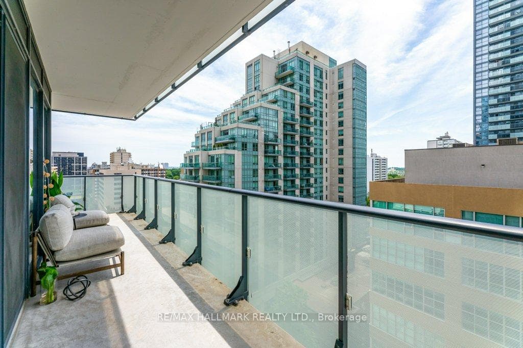 185 Roehampton Avenue Unit 910 photo 20