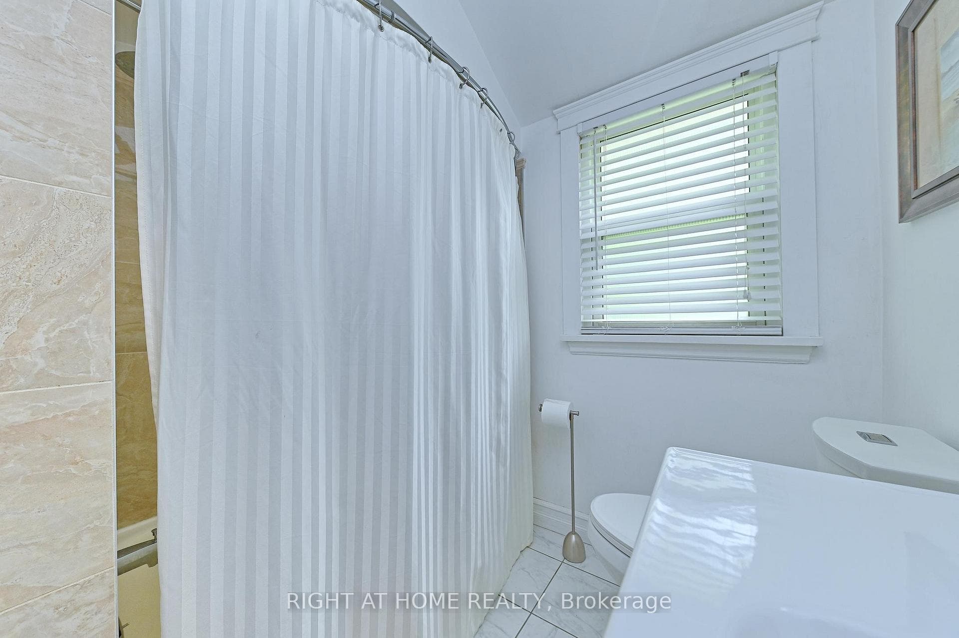 446 Geneva Street photo 28
