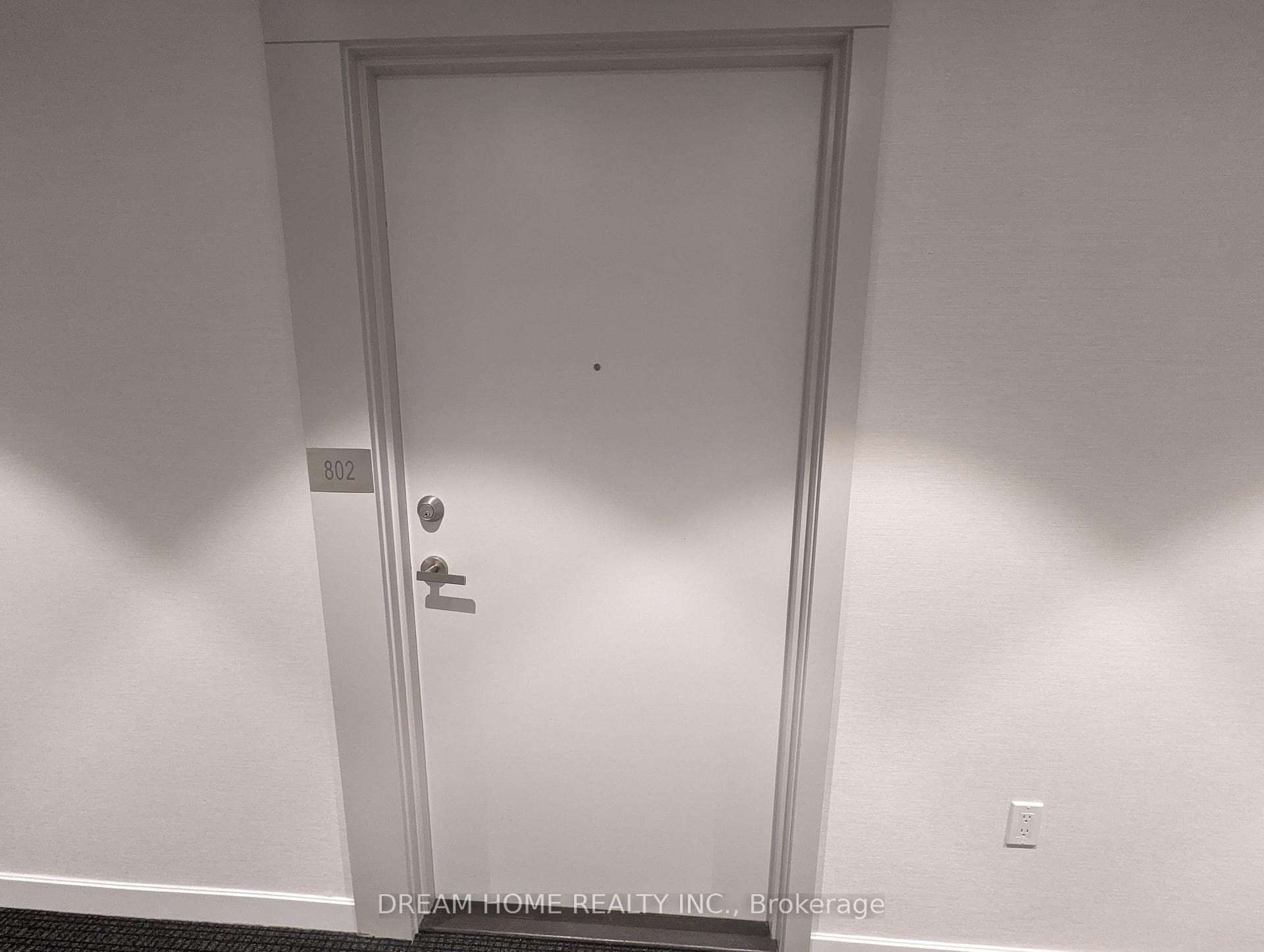 195 Redpath Avenue Unit 802 photo 2