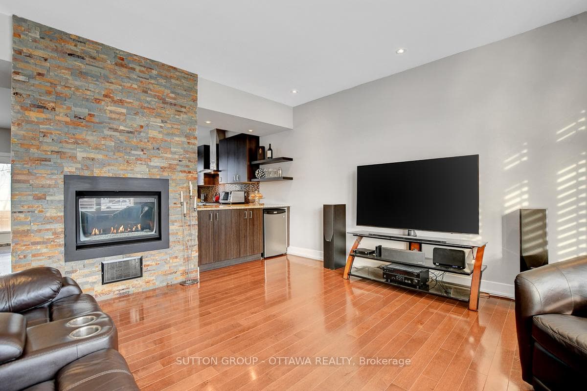 1559 QUEENSDALE Avenue photo 5
