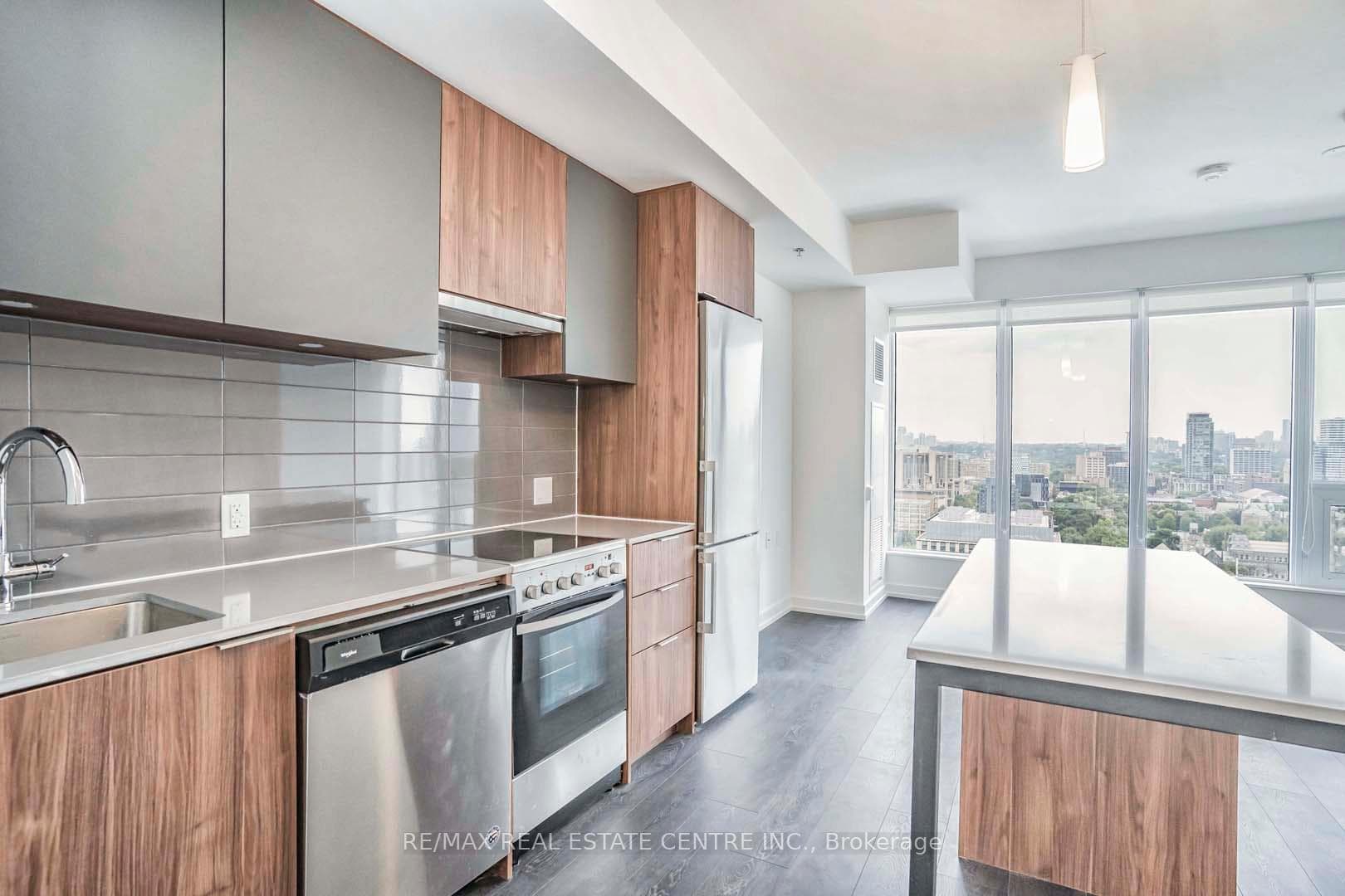 203 College Street Unit 2406 photo 4