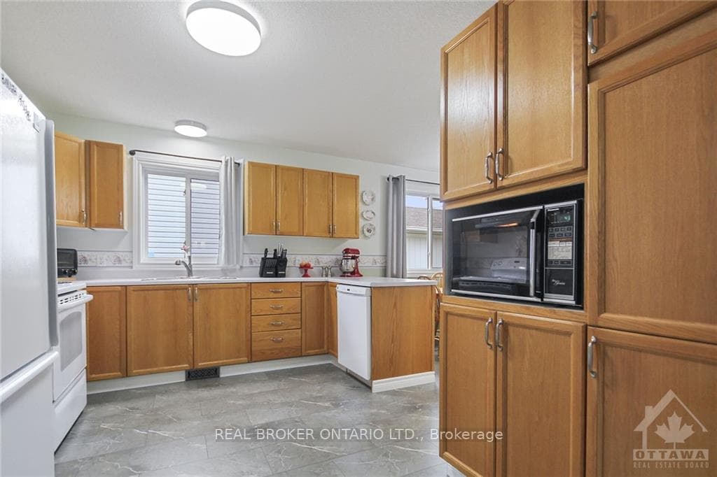 64 DUNHAM Street photo 8
