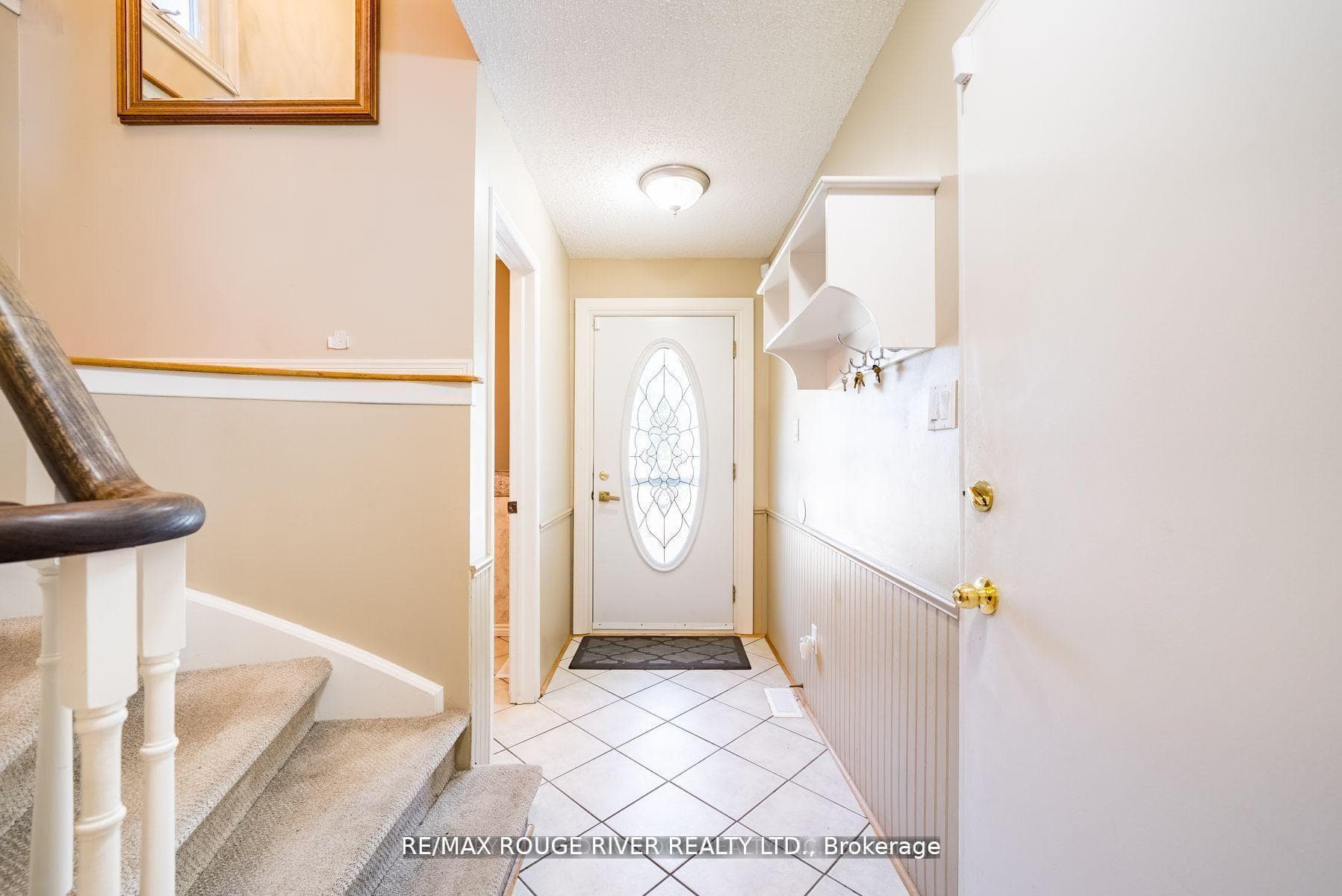 880 Castlegrove Avenue photo 3