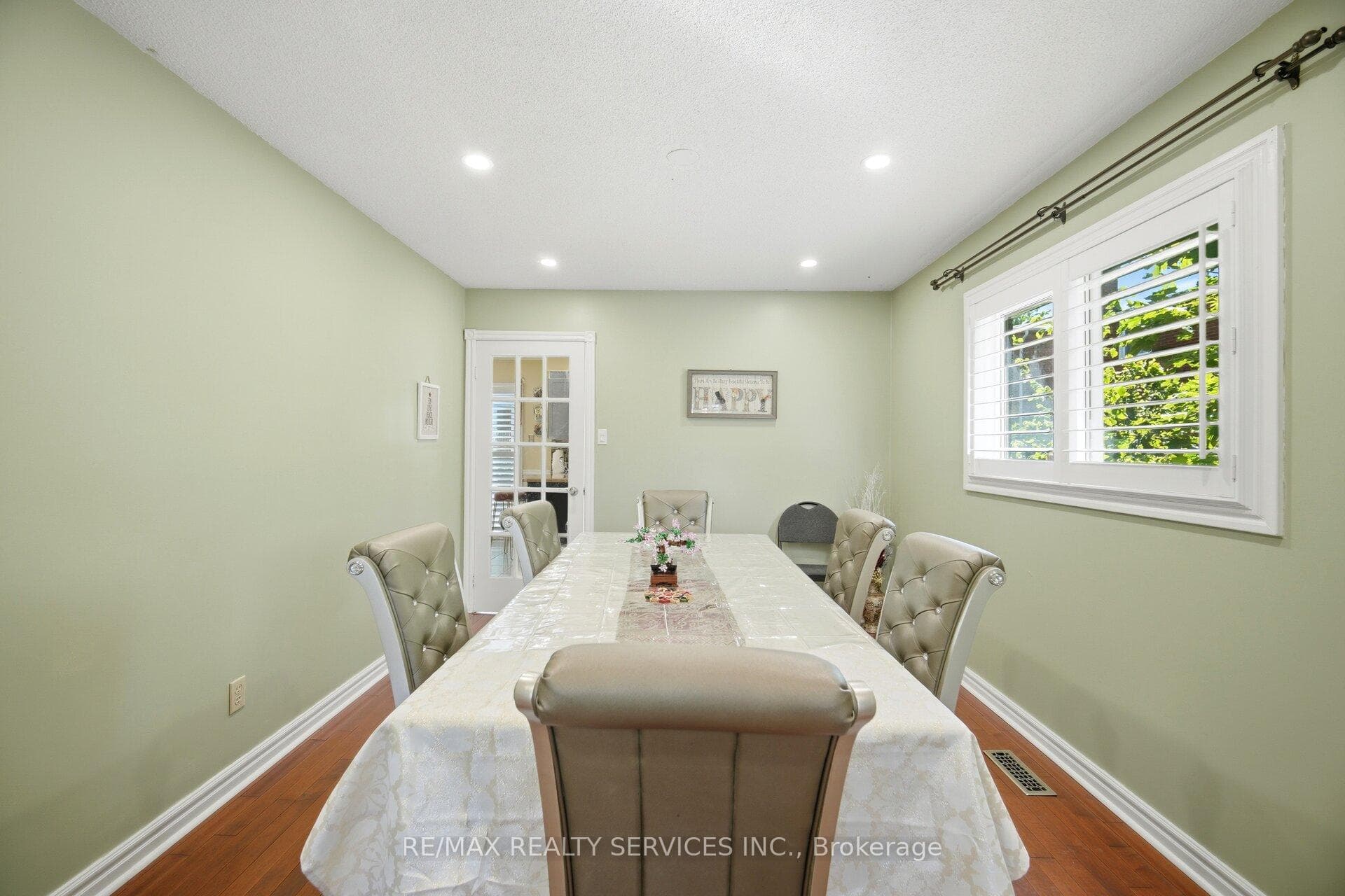 26 Sunforest Drive photo 10