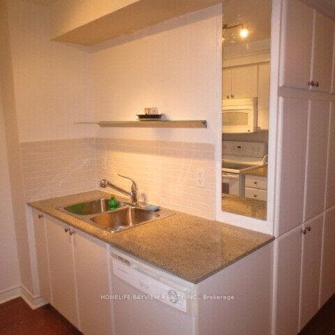 763 Bay Street Unit 1207 photo 8