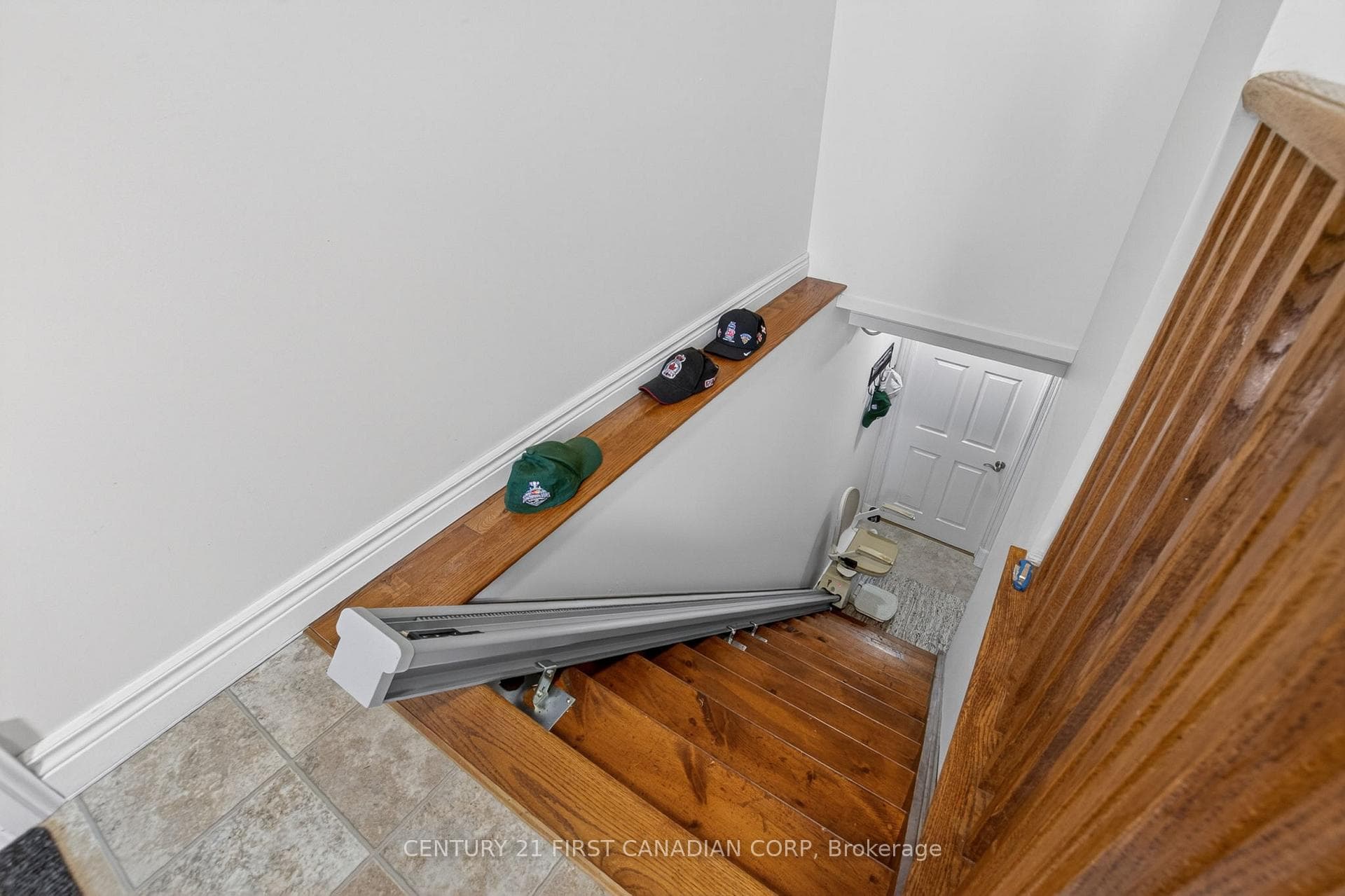 653 Peter Street photo 23