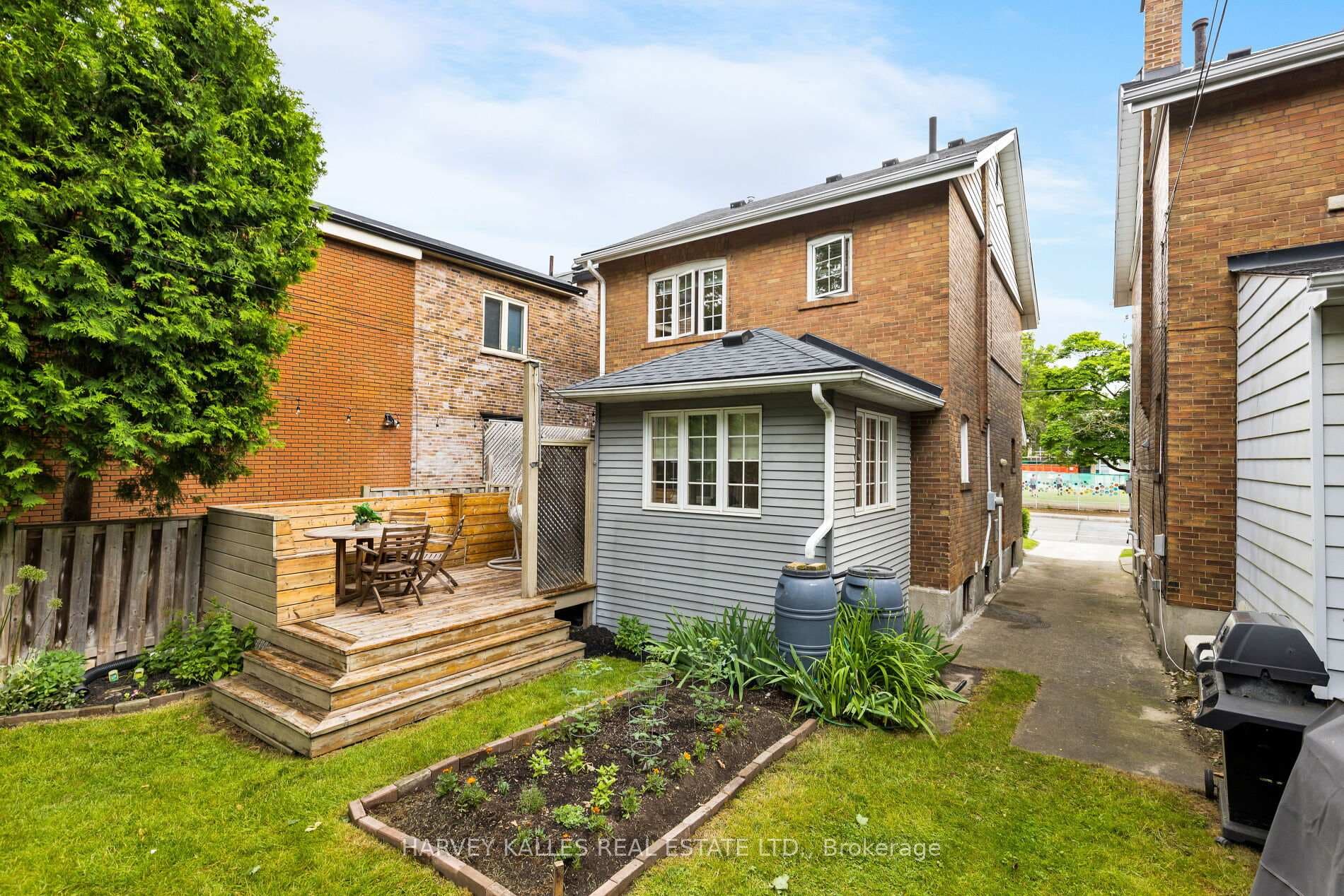 388 Runnymede Road photo 17
