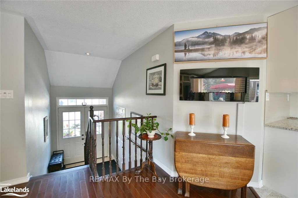 61 REGINA Boulevard photo 7