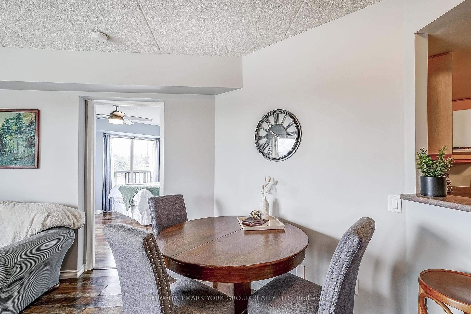 160 Wellington Street Unit 413 photo 9