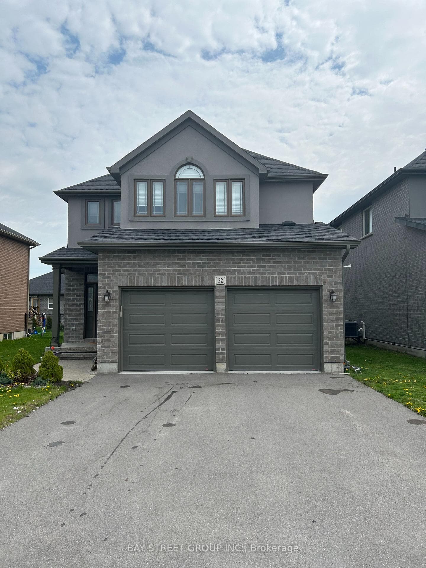 52 Farmington Crescent photo 1