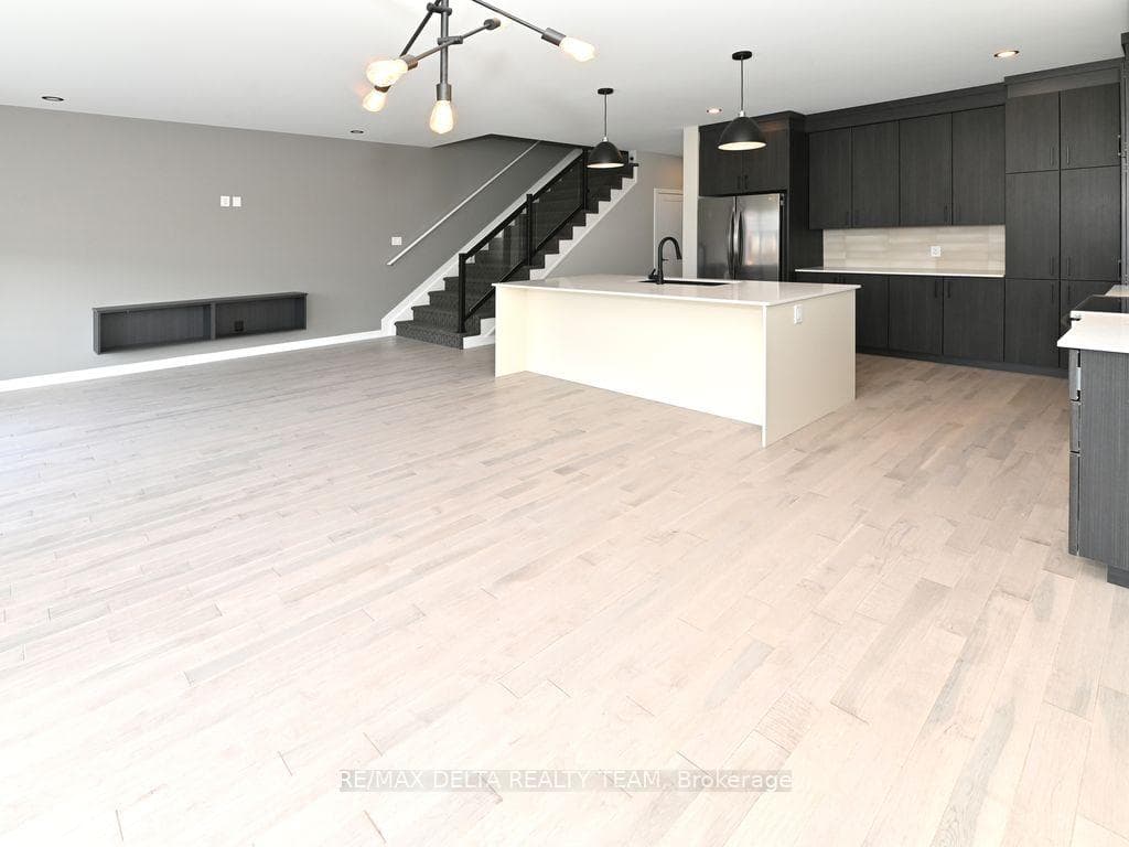 459 Denis Street photo 14