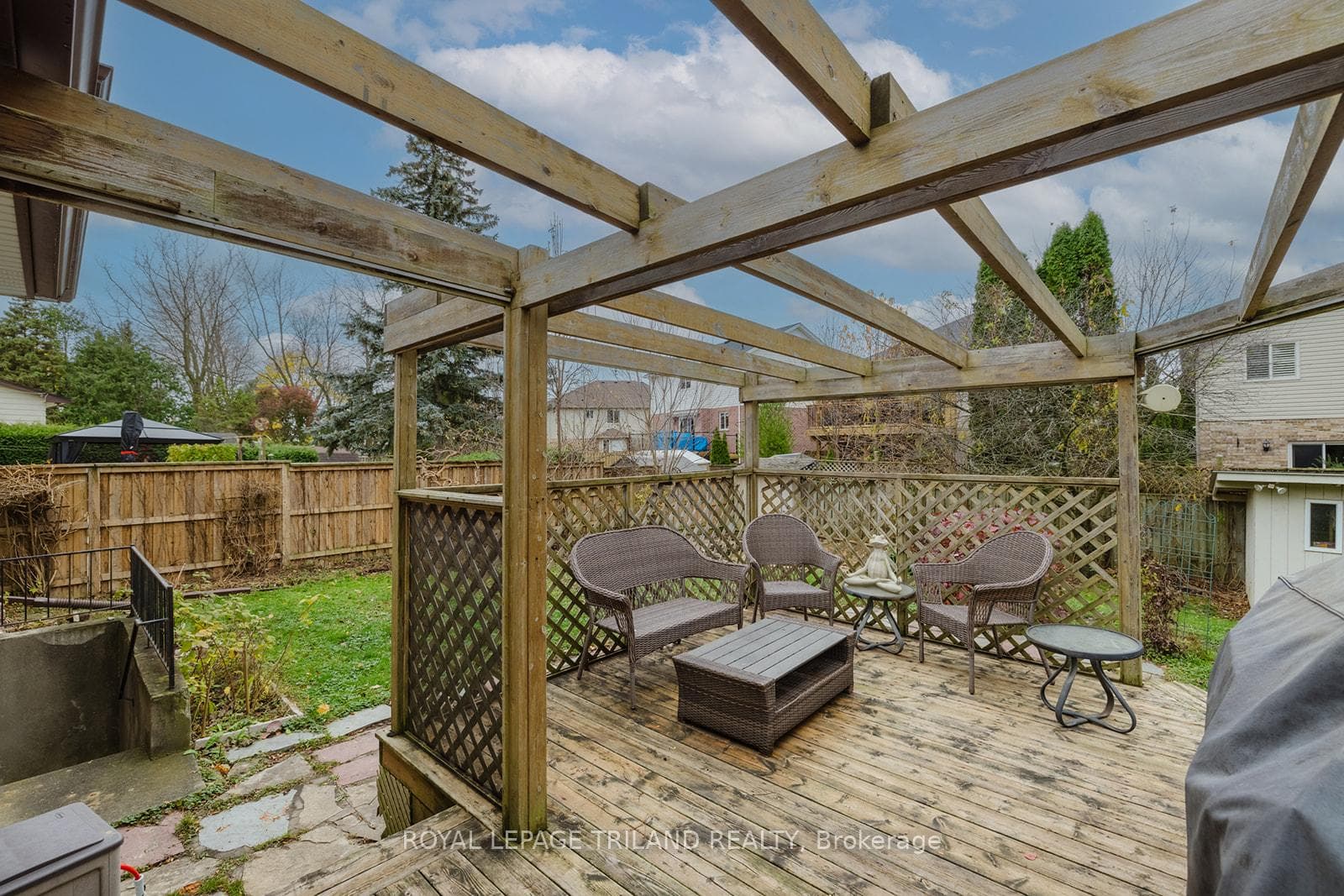 1649 Aldersbrook Road photo 27