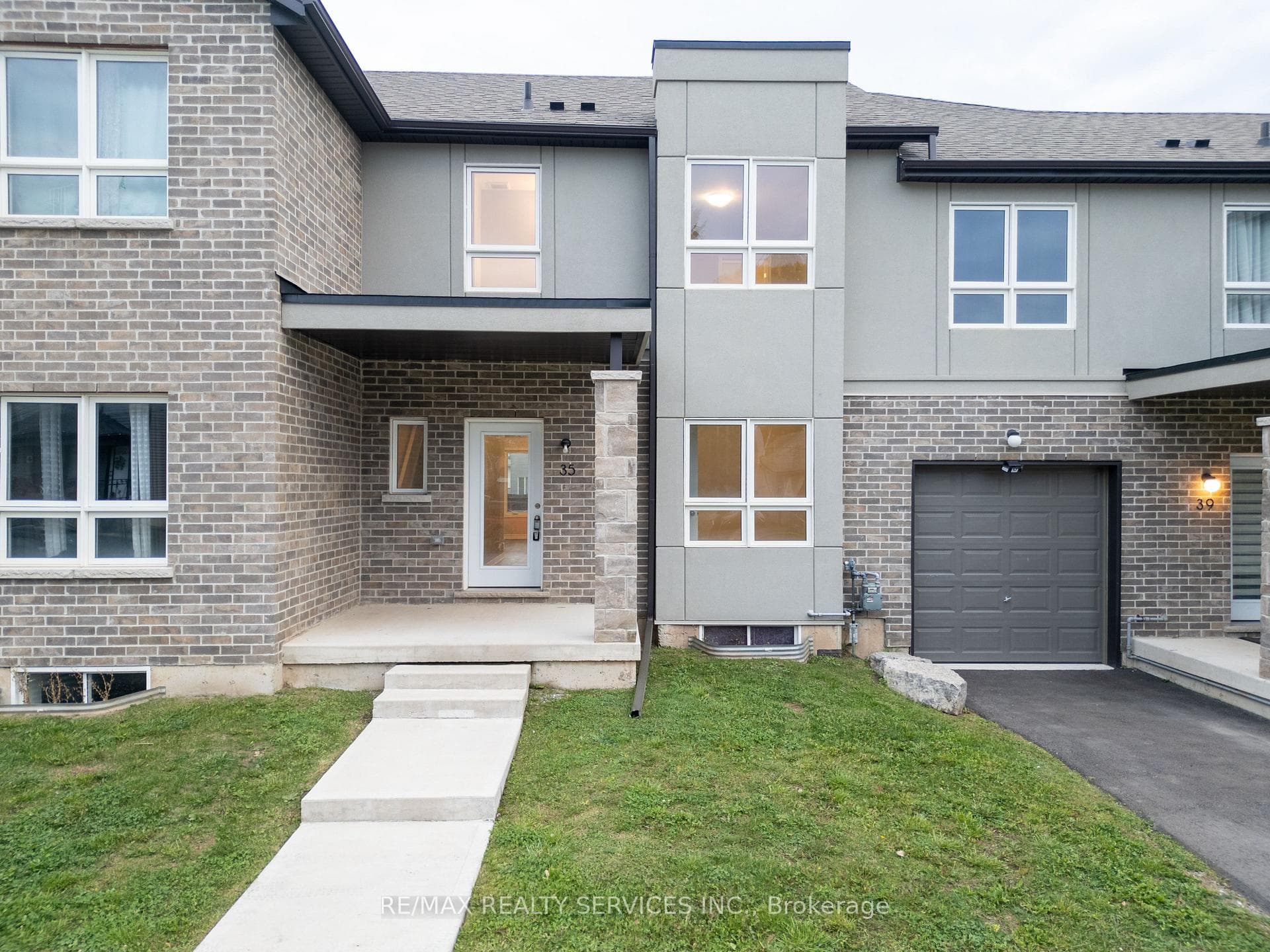 35 Perenack Avenue Unit 17 photo 2