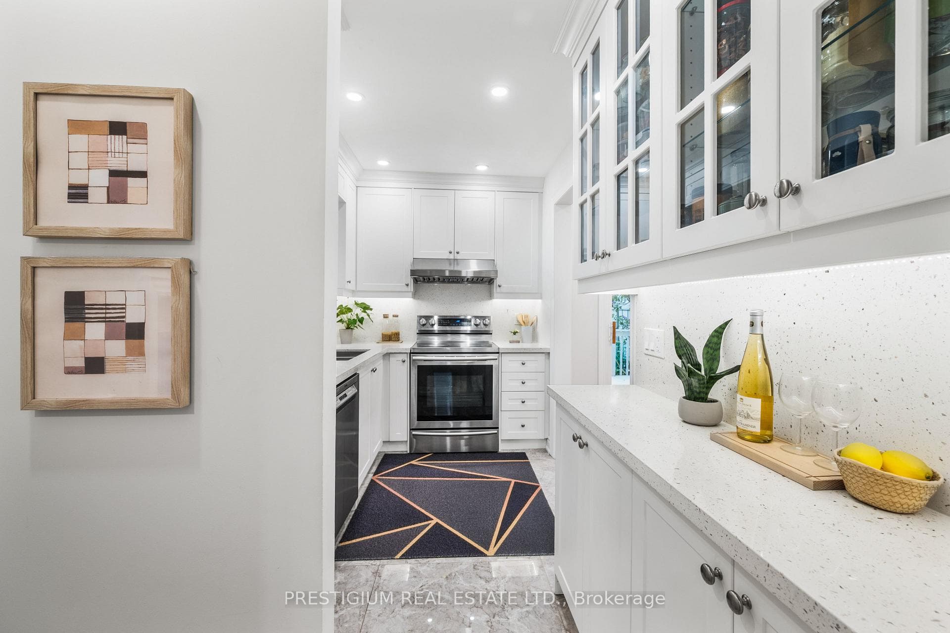 556 Davisville Avenue photo 18