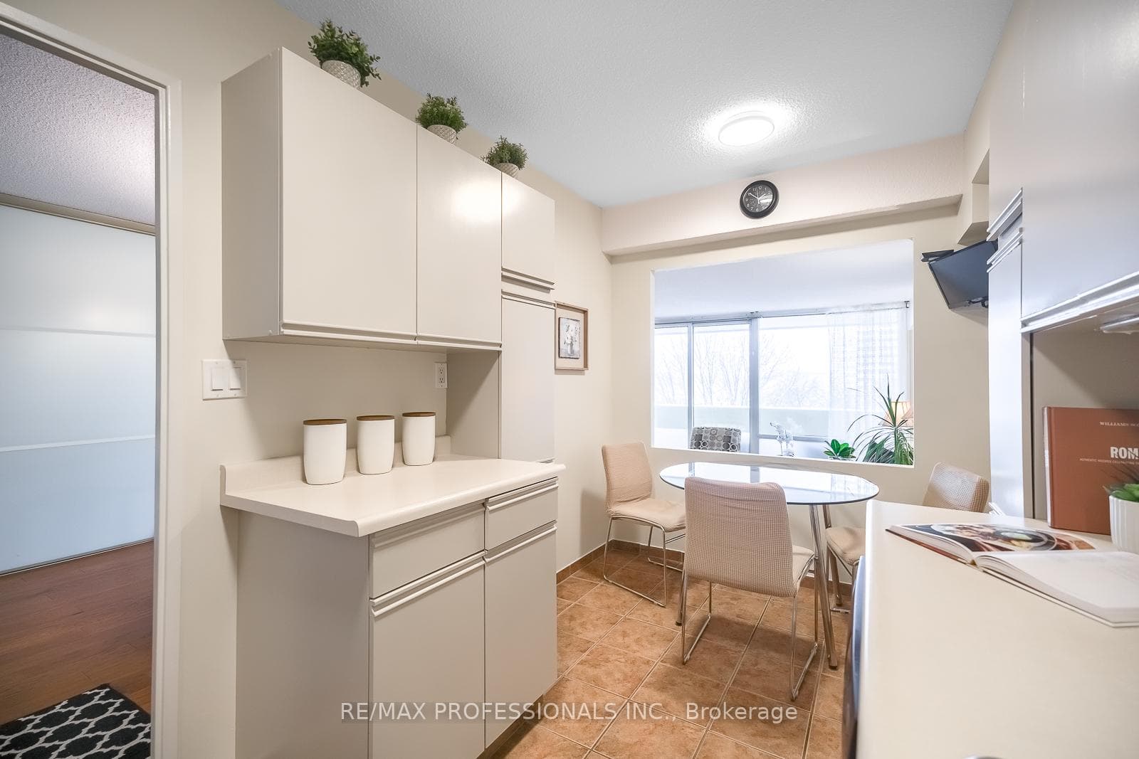 240 Scarlett Road Unit 604 photo 12