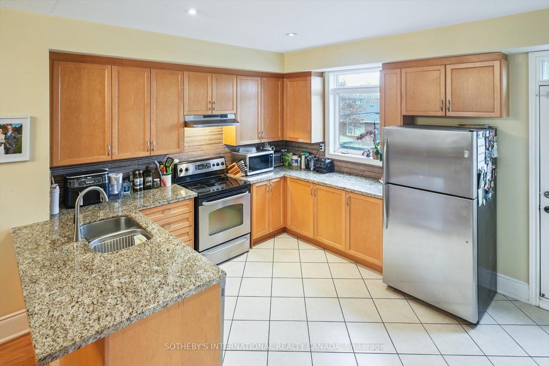 21 Streight Lane photo 23