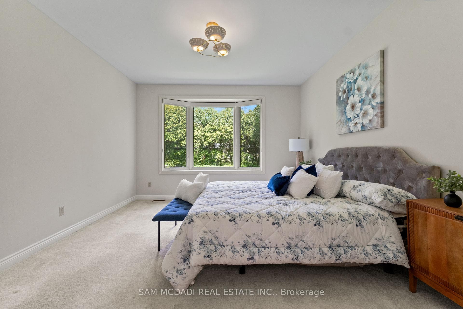 521 Vanessa Crescent photo 16