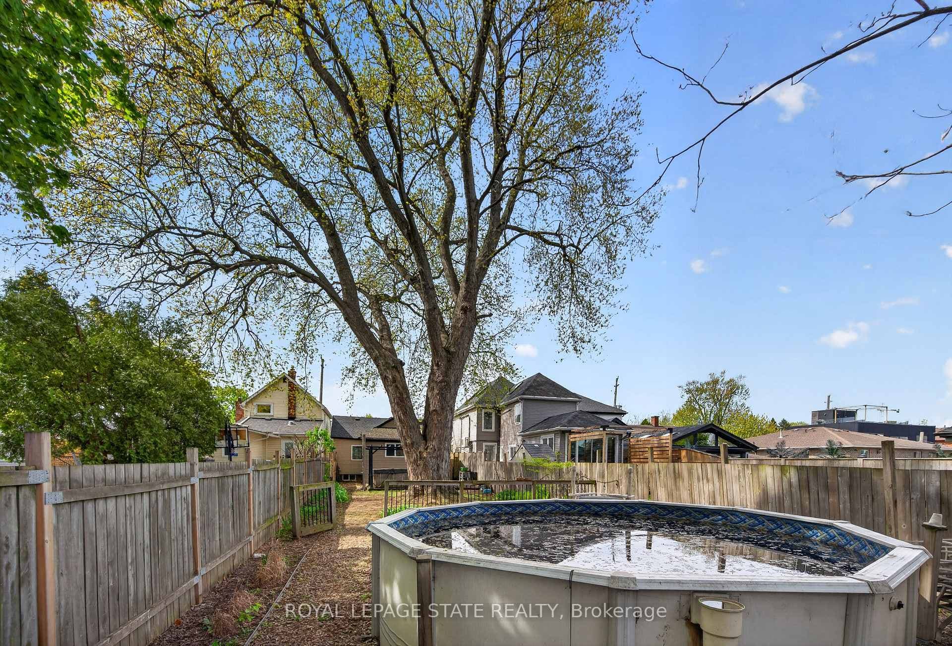 147 Strachan Street photo 27