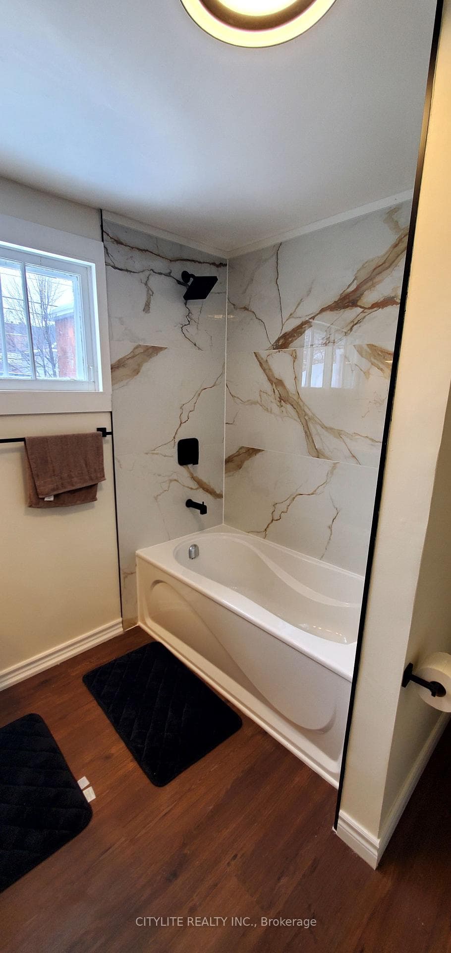 main floor washroom pic 2