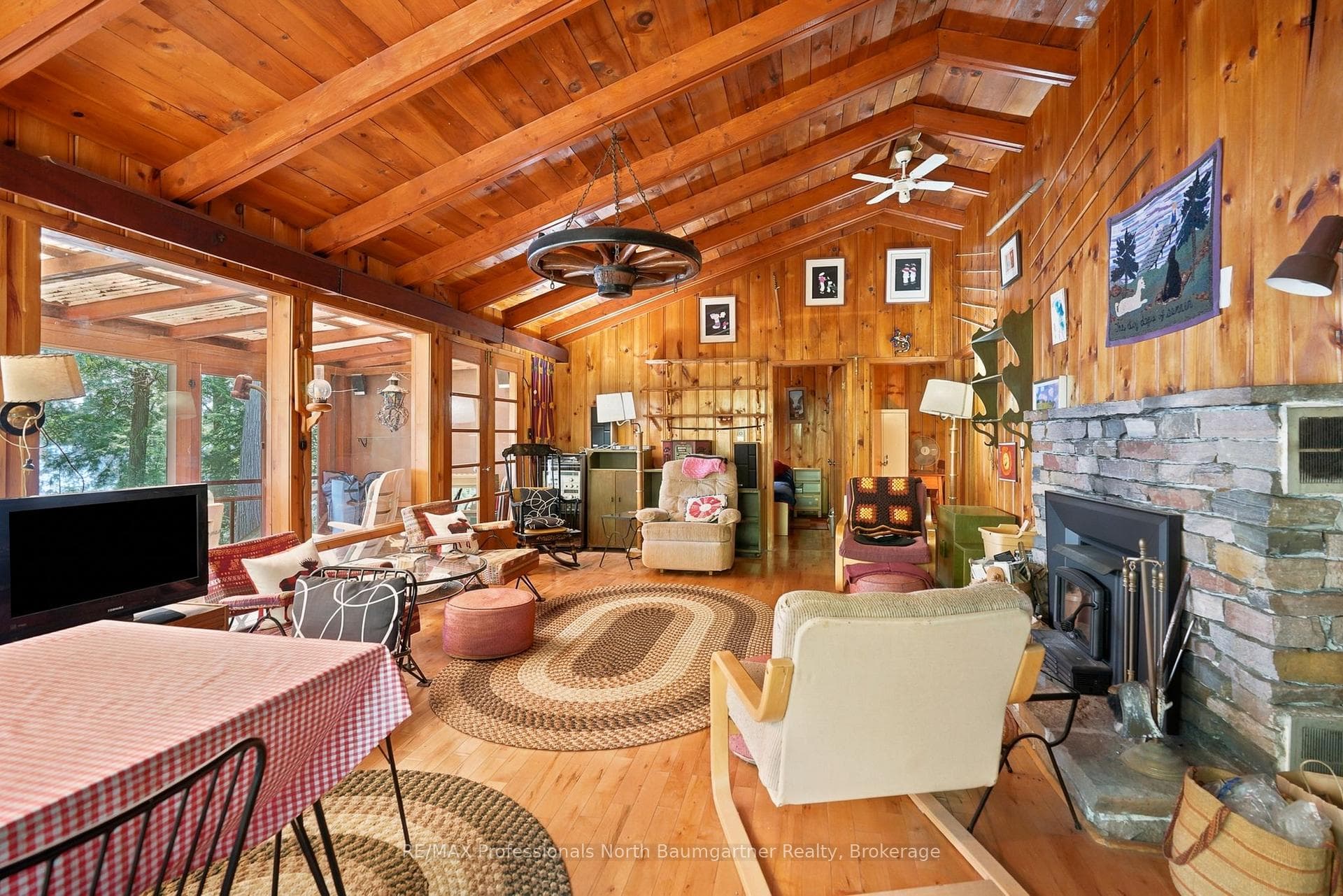 1698 Burleigh Road photo 15