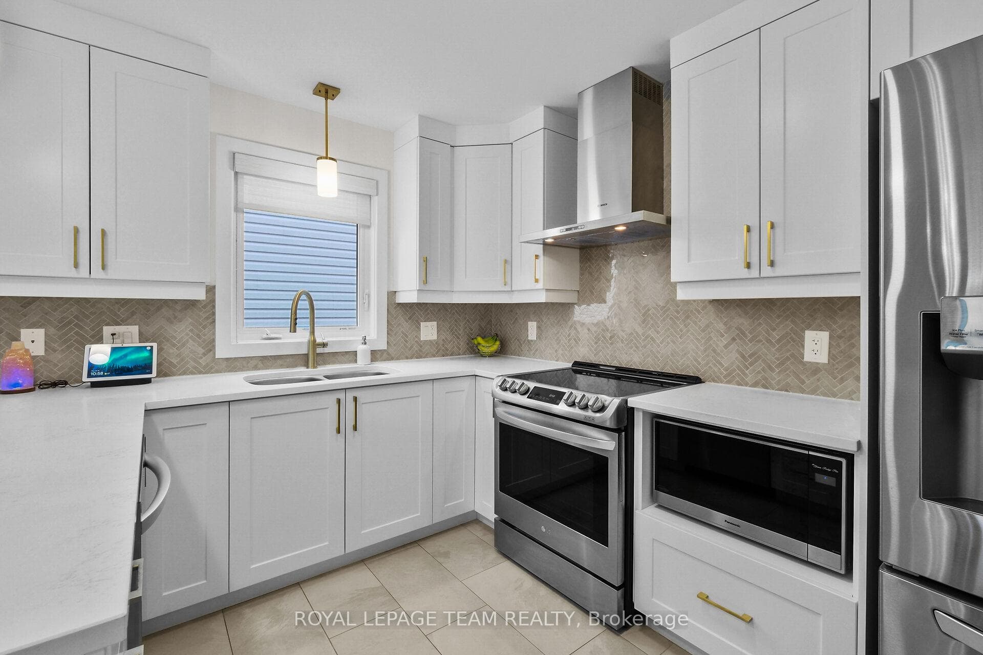 Stunning backsplash & quartz counters in Kitchen.