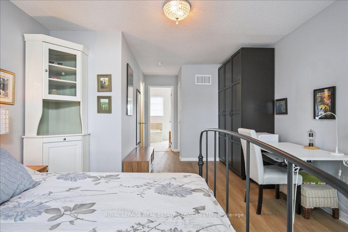 101 The Queensway N/A Unit TH2 photo 16