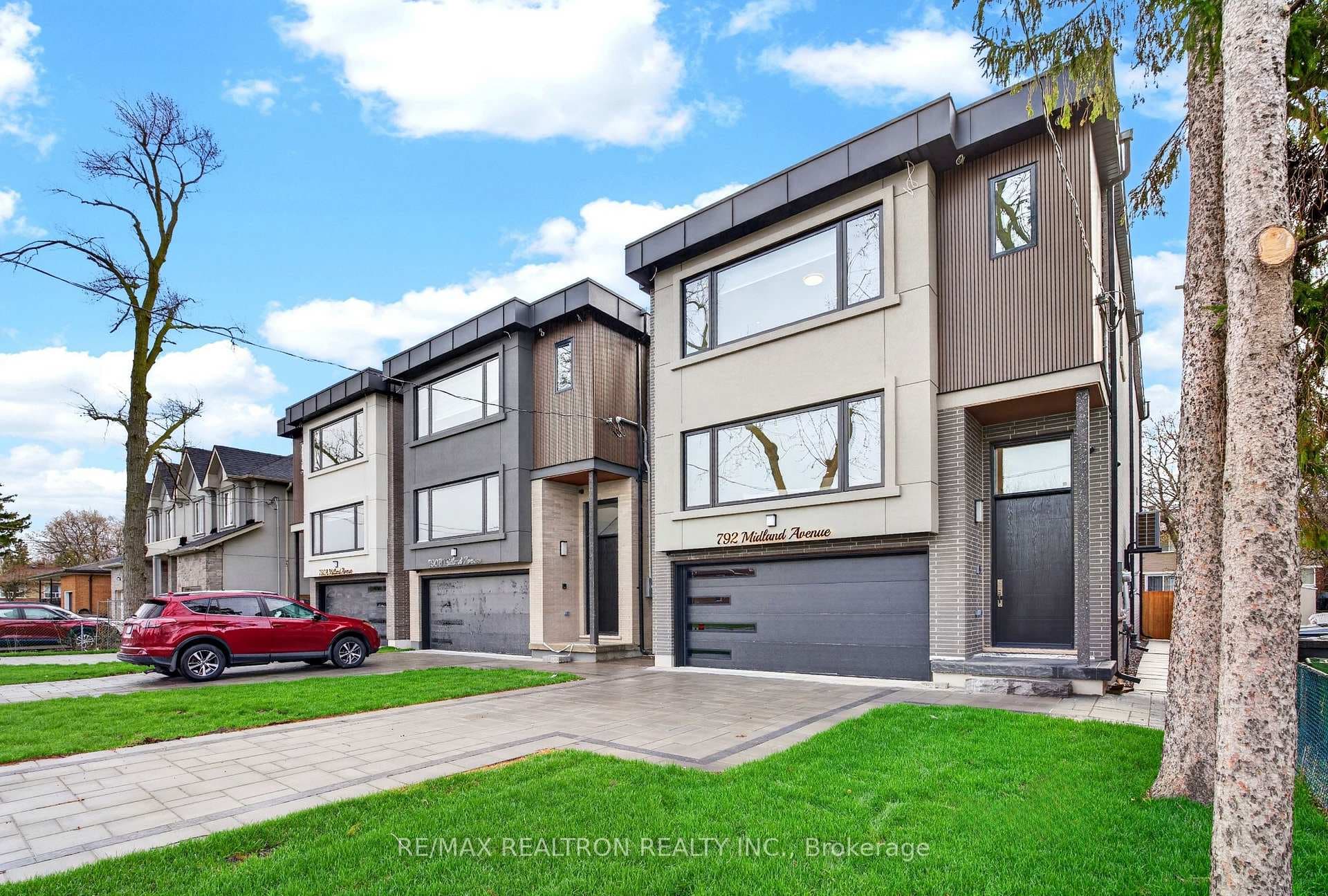 792 Midland Avenue photo 2