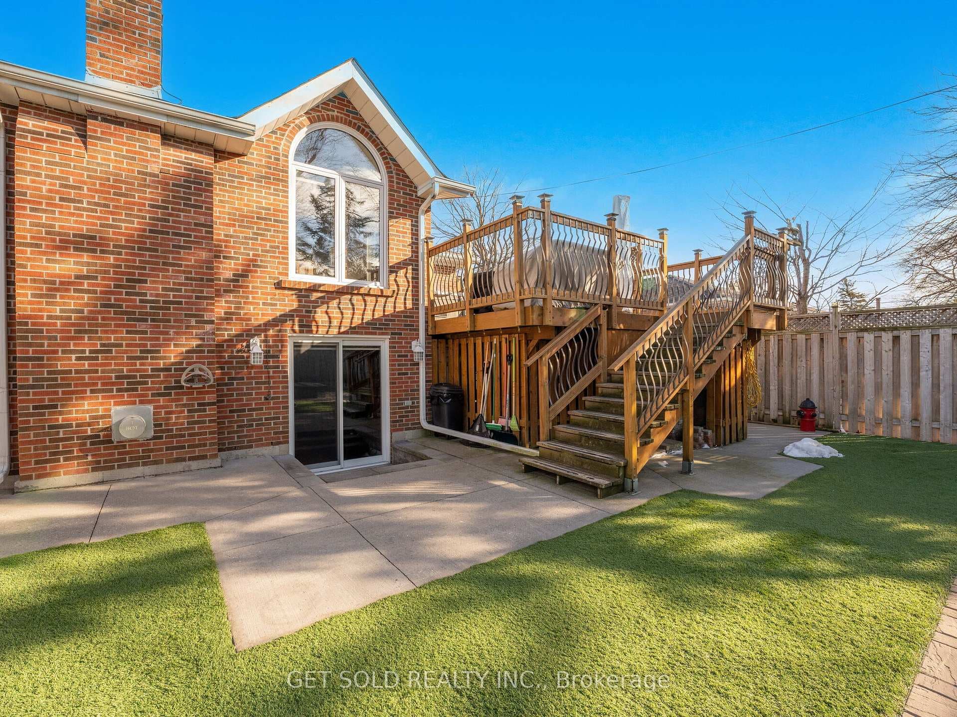 112 Riverhead Drive photo 36