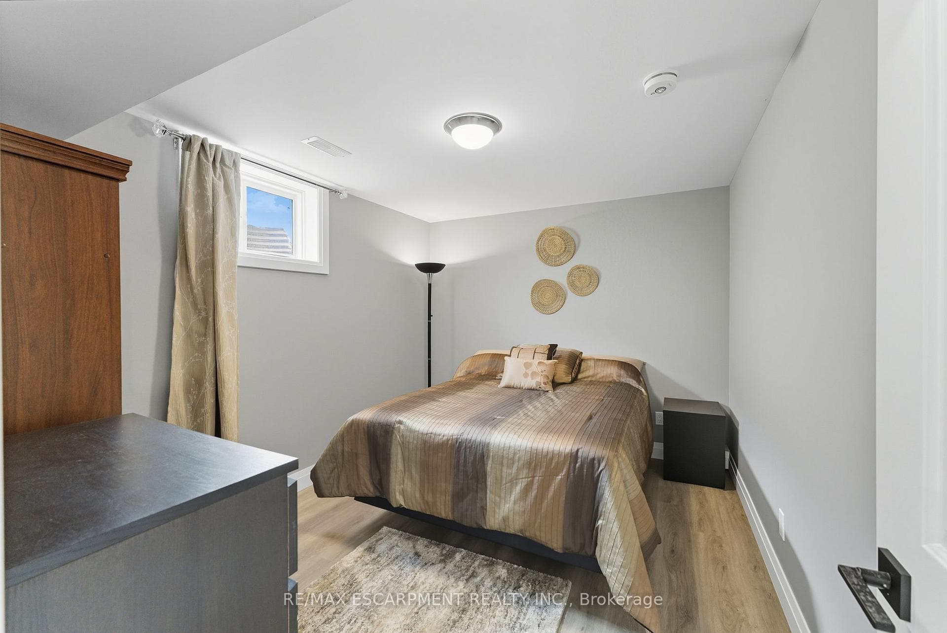 1053 Bay Street photo 41
